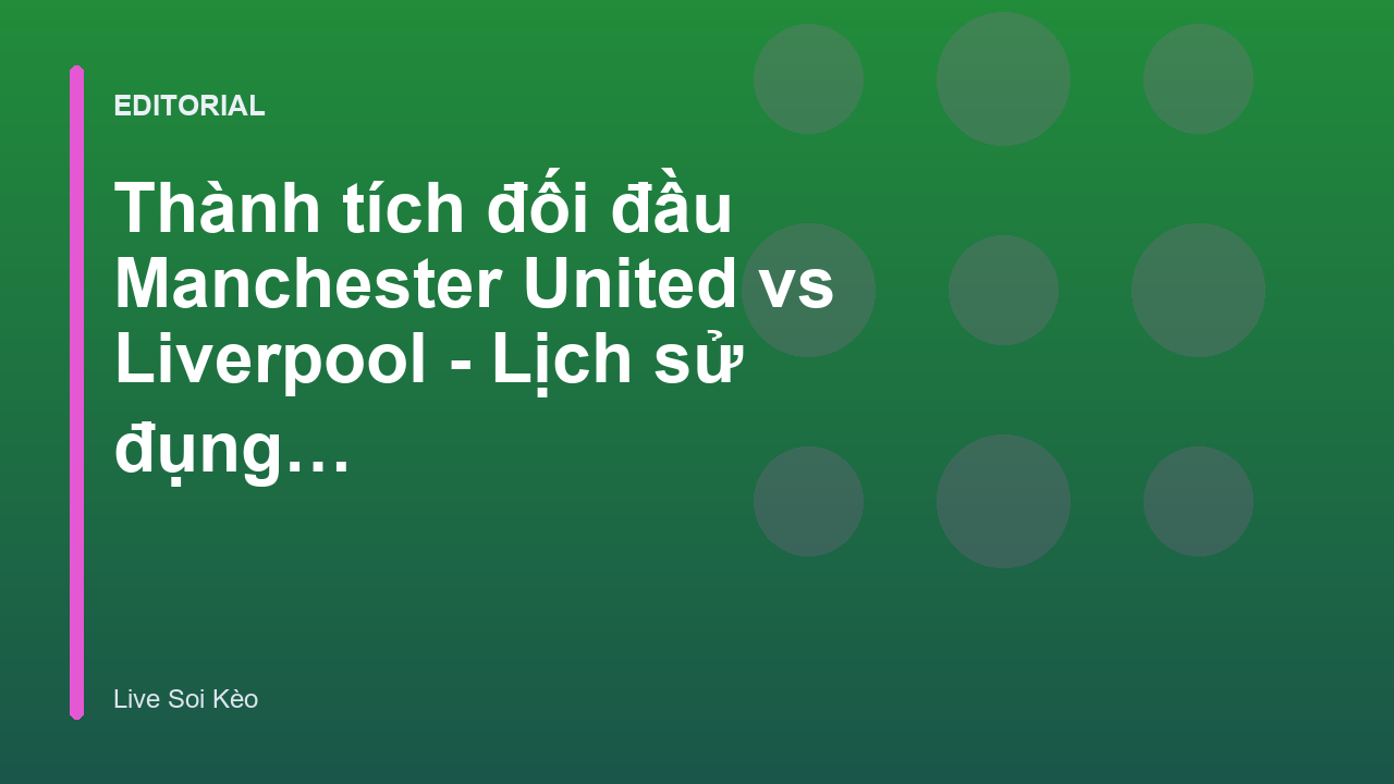 Cầu thủ hai đội Manchester United và Liverpool trong trận đấu kinh điển